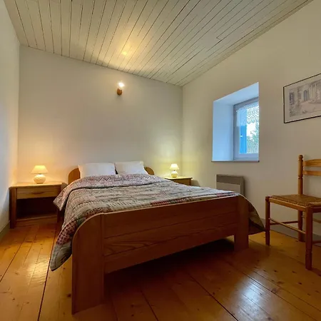 Maison De Village Independante Avec Cour Fermee Et Garage - Proche Sites Medievaux Et Nature - Fr-1-582-61 * Saint-Pierre-Duchamp